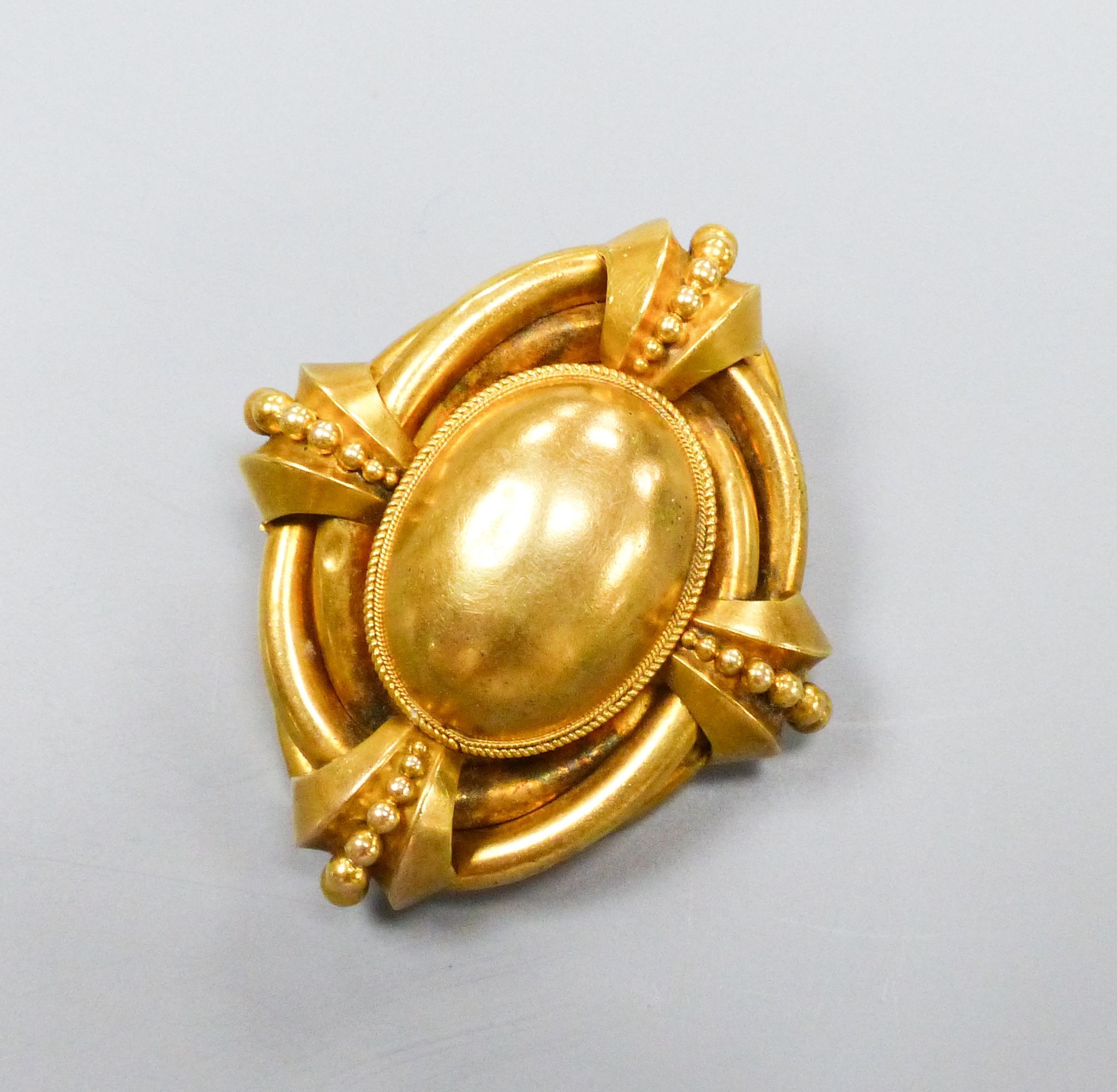 A Victorian yellow metal oval brooch with open back, (pin and hinge missing), 47mm, gross 11.5 grams.